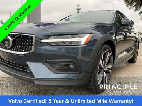 Certified 2025 Volvo V60 B5 Cross Country Plus image 10