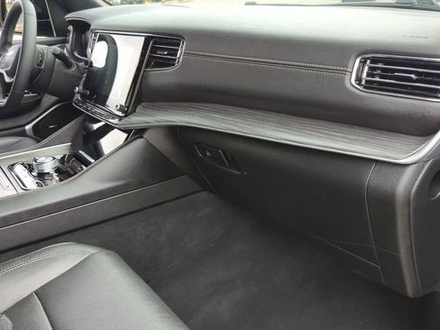 Used 2023 Jeep Wagoneer L Series III w/ Preferred Equipment Group image 21