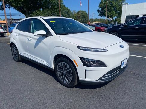 Used 2023 Hyundai Kona Limited w/ Cargo Package FWD image 3