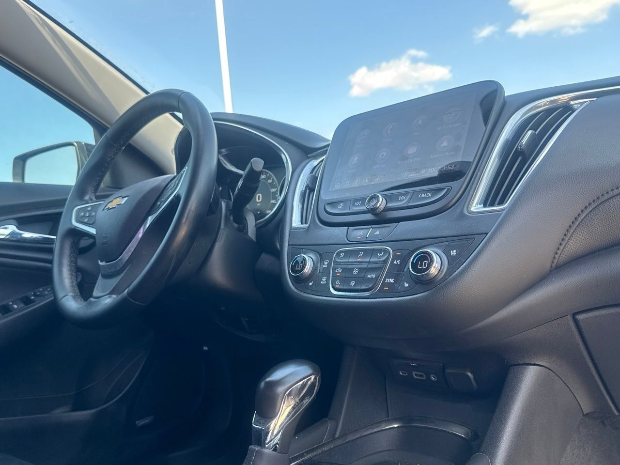Used 2023 Chevrolet Malibu LT FWD image 25