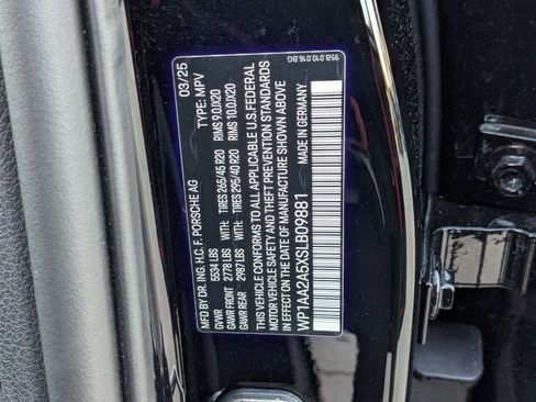 Used 2025 Porsche Macan image 30