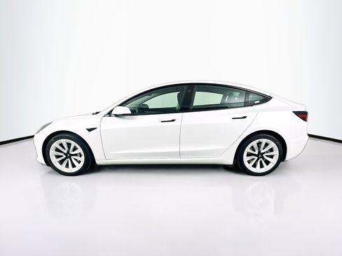 Used 2023 Tesla Model 3 Standard Range image 4
