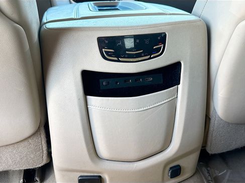 Used 2017 Cadillac Escalade Premium Luxury image 20