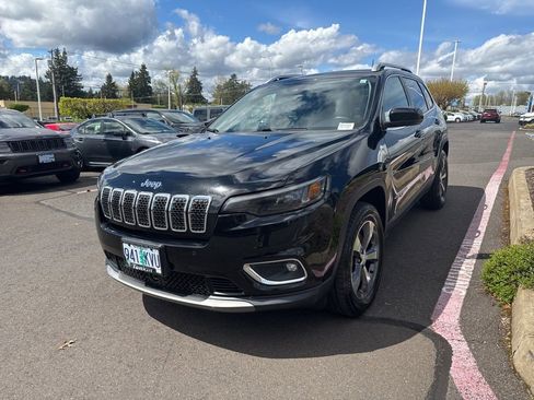 Used 2019 Jeep Cherokee Limited w/ Luxury Group image 3
