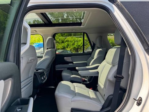 Used 2025 Ford Expedition Active AWD/4WD image 23