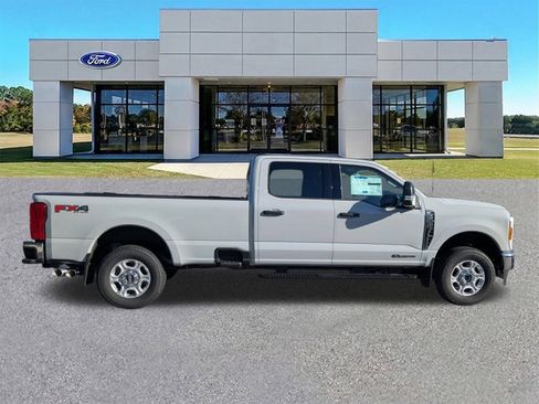 New 2026 Ford F250 XLT w/ FX4 Off-Road Package AWD/4WD image 3