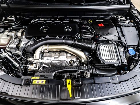 Used 2024 Mercedes-Benz GLB 250 image 10