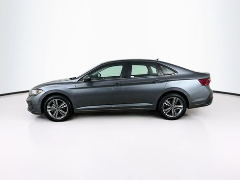 Used 2024 Volkswagen Jetta SE FWD image 4