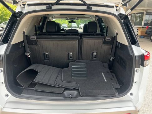 Certified 2025 Nissan Pathfinder Platinum w/ Cargo Package AWD/4WD image 13