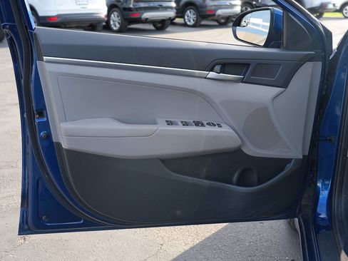 Used 2020 Hyundai Elantra SE FWD image 14