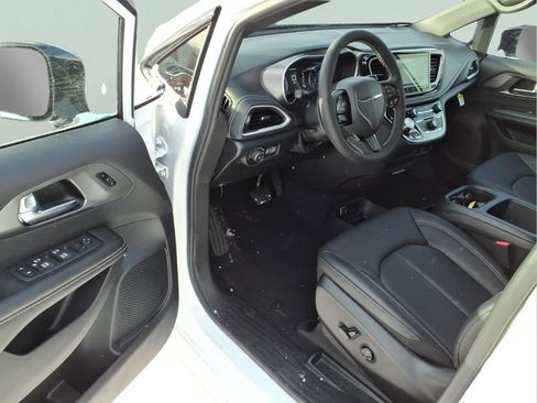 New 2026 Chrysler Pacifica Select w/ S Appearance Package AWD/4WD image 10