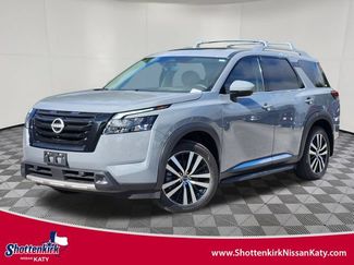 Used 2025 Nissan Pathfinder Platinum w/ Lighting Package (N93) FWD video 1