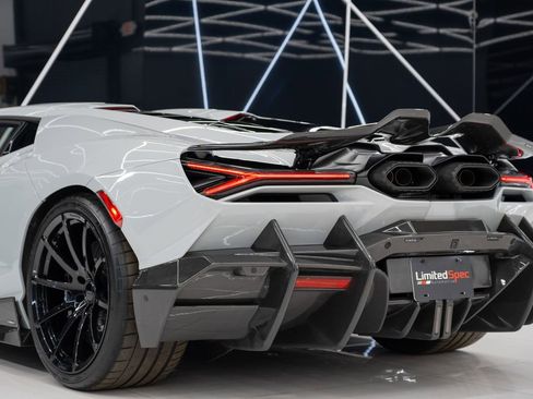 Used 2025 Lamborghini Revuelto AWD/4WD image 16