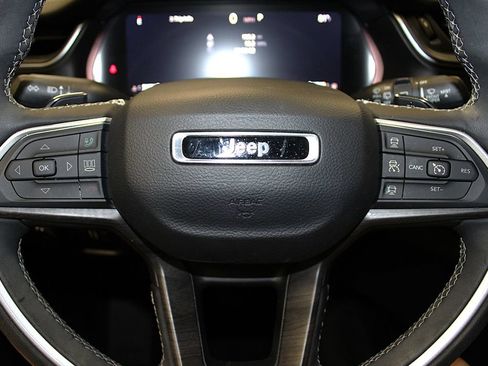 Certified 2023 Jeep Grand Cherokee L Limited AWD/4WD image 12