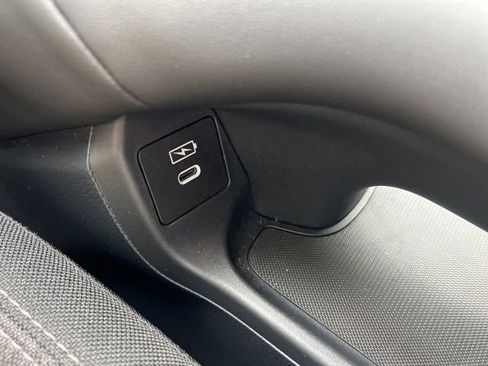 Certified 2025 Honda HR-V LX image 33