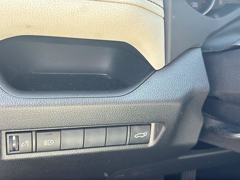 Used 2019 Toyota RAV4 XLE Premium FWD image 28