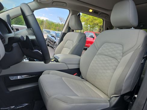 Used 2024 Nissan Pathfinder SV w/ SV Premium Package FWD image 16