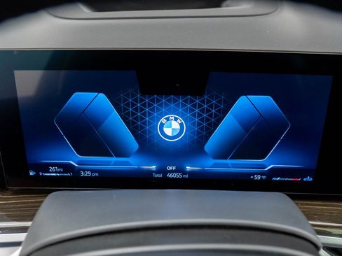 Used 2024 BMW X7 xDrive40i image 21