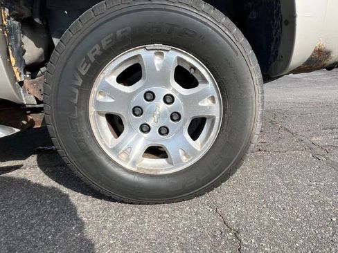 Used 2006 Chevrolet Avalanche LT AWD/4WD image 8