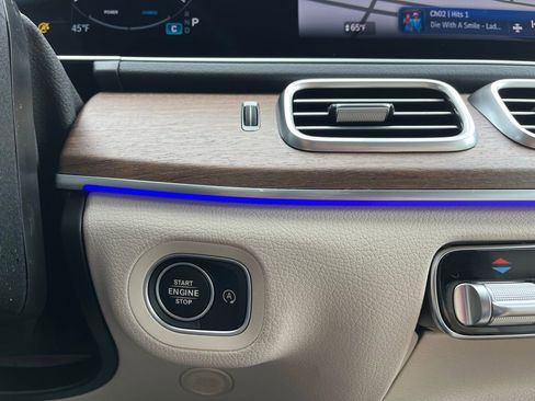 Certified 2025 Mercedes-Benz GLS 450 GLS 450 image 24