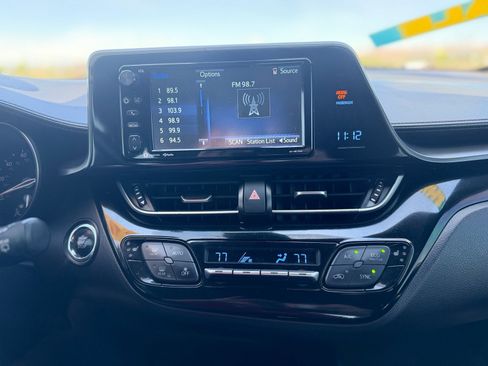 Used 2018 Toyota C-HR XLE FWD image 19