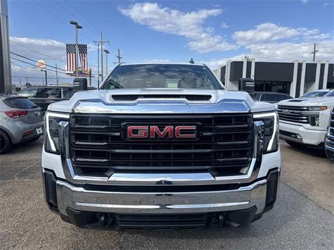 Used 2024 GMC Sierra 2500 Pro w/ Convenience Package image 2