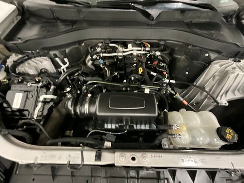Used 2022 Ford Explorer XLT image 25