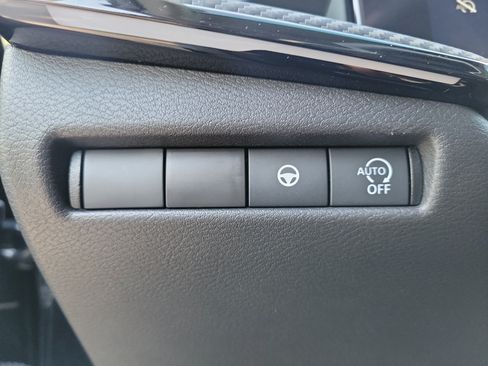 Certified 2025 Nissan Kicks SR FWD image 30
