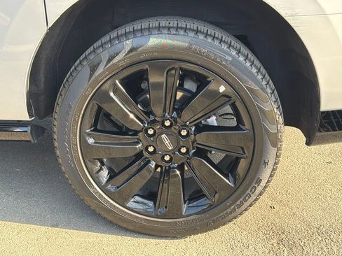 Used 2023 Lincoln Navigator L Reserve AWD/4WD image 17