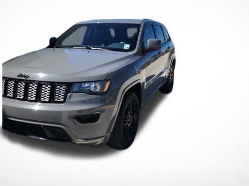Used 2020 Jeep Grand Cherokee Altitude image 4