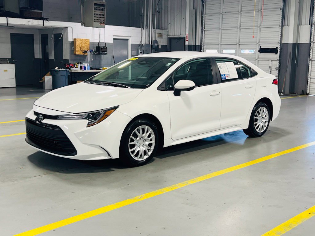 Used 2026 Toyota Corolla LE FWD image 13