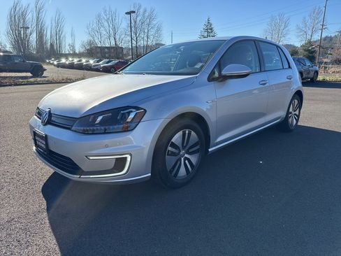 Used 2015 Volkswagen e-Golf SEL Premium image 3