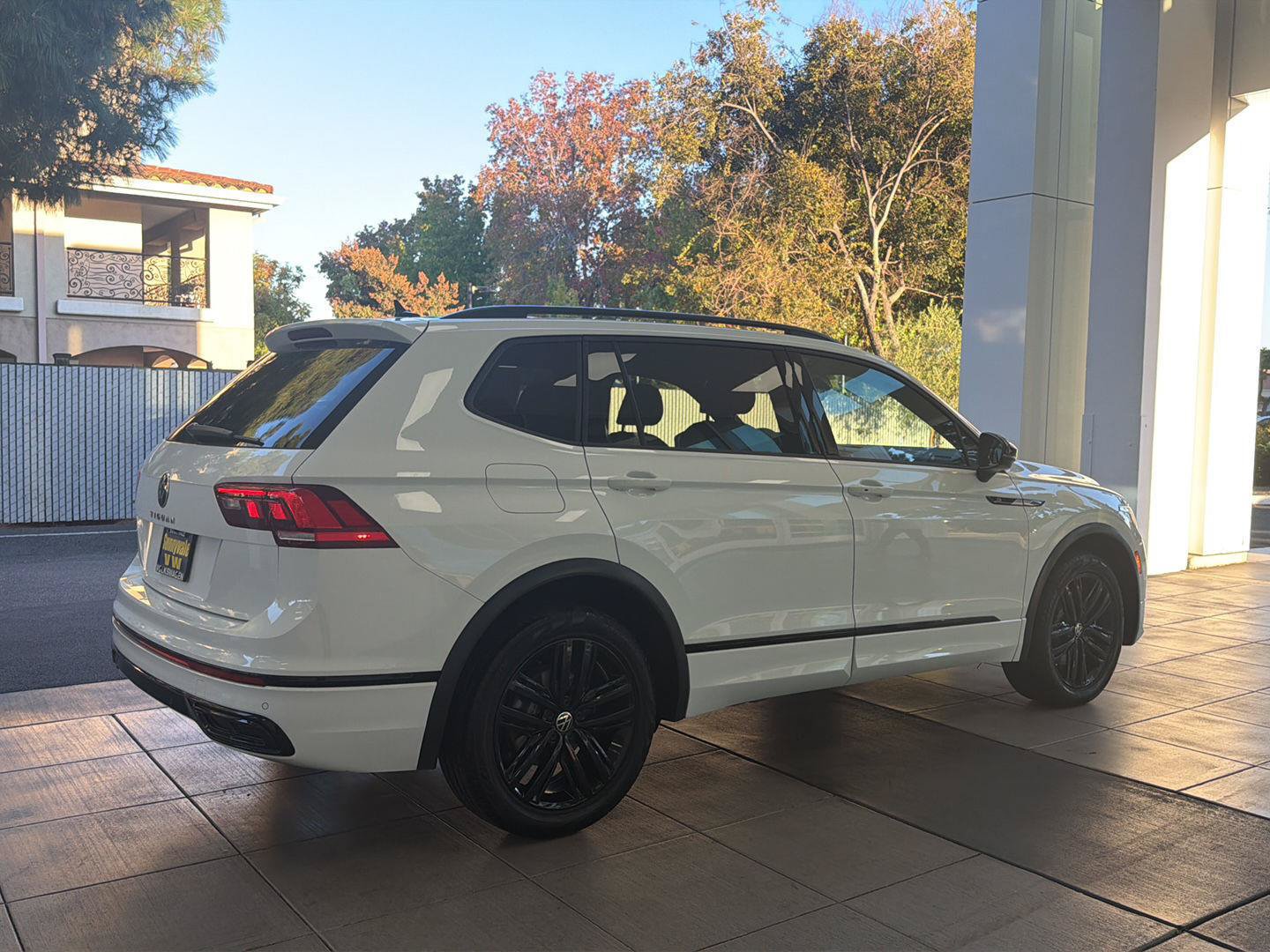 Certified 2022 Volkswagen Tiguan SE R-Line FWD image 5