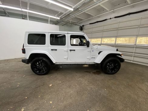 Used 2024 Jeep Wrangler Sahara image 7