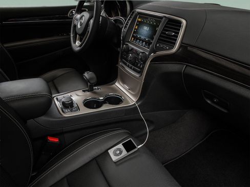 Used 2015 Jeep Grand Cherokee Overland w/ Advanced Technology Group RWD image 34