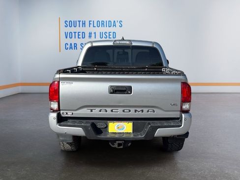 Used 2017 Toyota Tacoma TRD Off-Road image 4