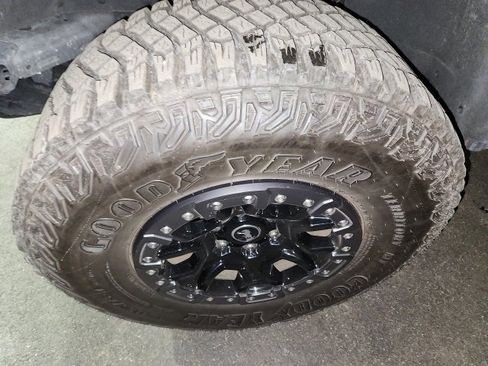 Used 2023 Ford Bronco Badlands image 8