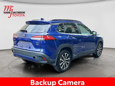 Used 2023 Toyota Corolla Cross XLE w/ Convenience Package AWD/4WD image 10