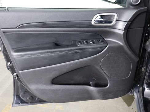 Used 2020 Jeep Grand Cherokee Laredo AWD/4WD image 19