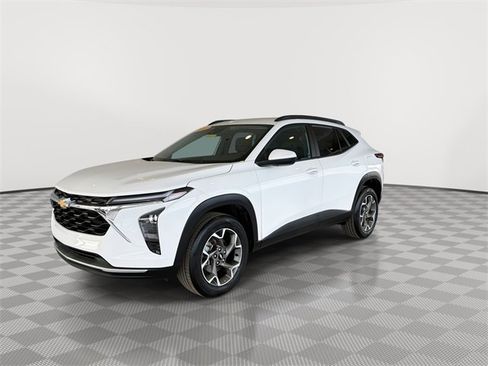 Certified 2025 Chevrolet Trax LT w/ LT Convenience Package image 5