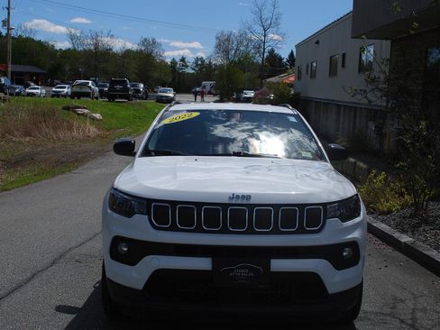Used 2022 Jeep Compass Latitude w/ Convenience Group AWD/4WD image 3