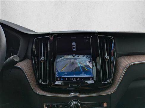 Used 2022 Volvo XC60 B5 Inscription w/ Advanced Package image 13