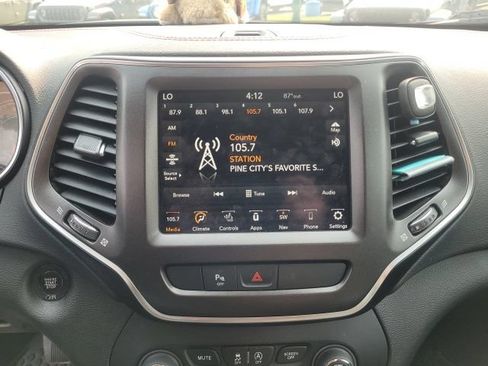 Used 2019 Jeep Cherokee Trailhawk w/ Comfort & Convenience Group AWD/4WD image 16