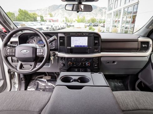 Used 2024 Ford F250 XLT w/ FX4 Off-Road Package AWD/4WD image 17