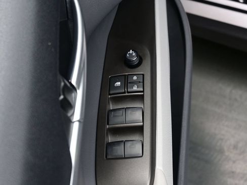 Used 2023 Toyota Camry SE FWD image 10