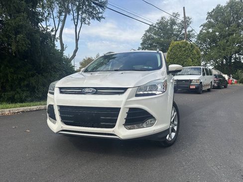 Used 2014 Ford Escape Titanium w/ Equipment Group 401A AWD/4WD image 2