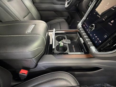 Used 2025 GMC Yukon XL Denali AWD/4WD image 38