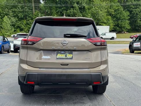 Certified 2025 Nissan Rogue SV AWD/4WD image 4