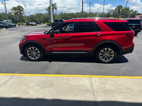 Certified 2025 Ford Explorer Platinum RWD image 7