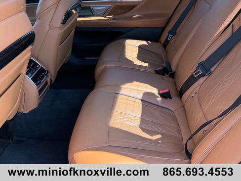 Used 2022 BMW 740i w/ Premium Package image 29